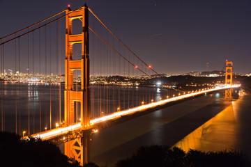 Fototapeta na wymiar Golden Gate Bridge o zmierzchu