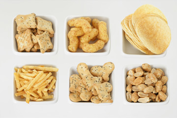 Assortiment de biscuits apéritif épicés