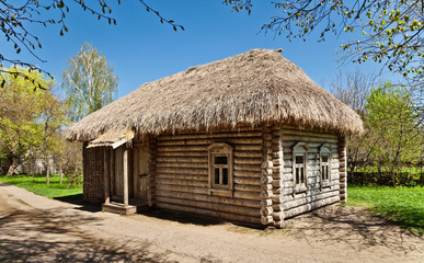 Fototapeta na wymiar Ancient Russian log hut