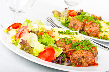 Meatballs in tomato sauce