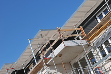 Neubau eines Mehrfamilienhauses - diagonal