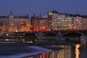 Fototapeta na wymiar Praga Riverside z Domu Tańca