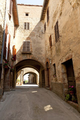 Fototapeta na wymiar Compignano; borgo medievale; Umbria;
