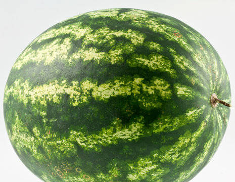 Melon D'eau Mangé Et Cuillère Isolé Sur Fond Blanc. Fermer Banque D'Images  et Photos Libres De Droits. Image 178096882