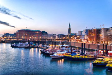Hamburg bei Nacht © Jan Schuler