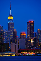 Fototapeta na wymiar Empire State Building New York Skyline w świetle wczesnego Evening