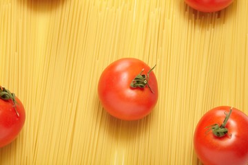 Raw spaghetti and  fresh tomatoes