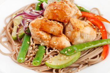 chicken with noodles and vegetables