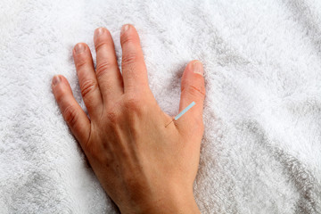 Nadel in der Hand