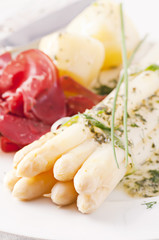 Spargel mit Schinken