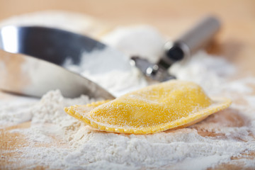 Nahaufnahme von frischen, rohen Ravioli