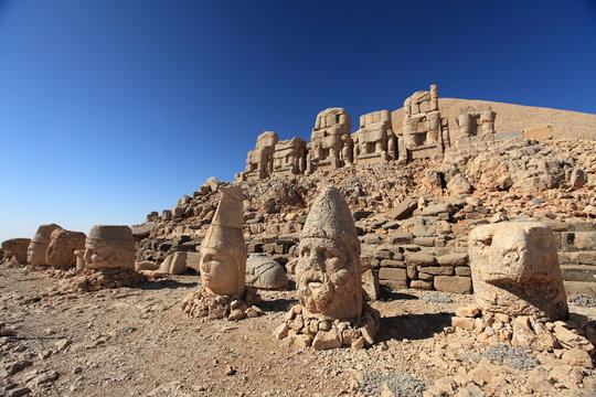 Ruins on Nemrut Gagi mountain, Turkey