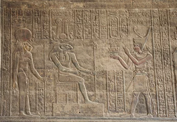 Schilderijen op glas Hieroglyphic carvings on an Egyptian temple wall © Paul Vinten