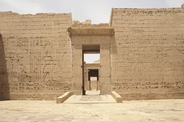Photo sur Plexiglas Egypte Egyptian hieroglyphics on a temple wall