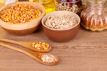 Grains in pots and spoons