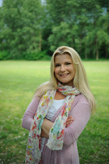 Fototapeta premium Pretty casual woman outdoors in green park smiling