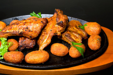 Свиные ребрышки с картошкой