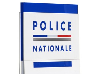 Panneau indicateur d'un commissariat de police