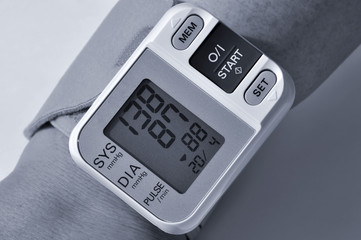 Blood pressure meter