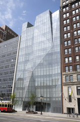 Obraz na płótnie Canvas Modern Glass Building in Chicago