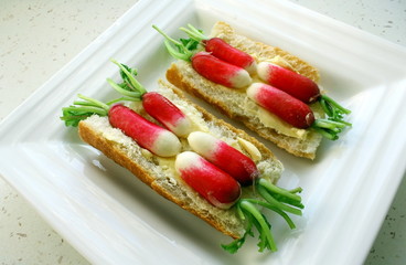 tartine de beurre et radis