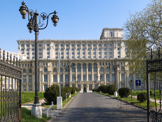 Fototapeta na wymiar House of Parliament lub domu Ludowej w Bukareszcie, w Rumunii