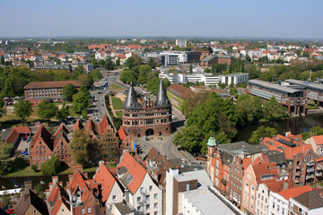 Fototapeta na wymiar Lübeck i Stare Miasto