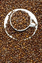 Kaffeetasse mit Kaffeebohnen