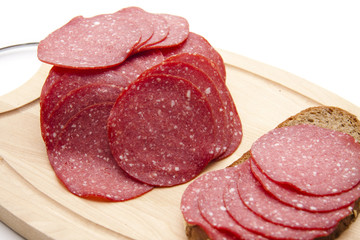 Frühstück mit Salamiwurst