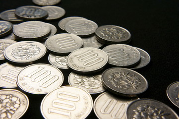 日本通貨１００円玉無造作