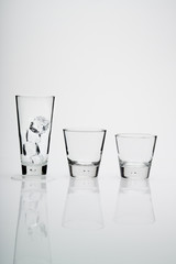 Vasos de cristal con hielos