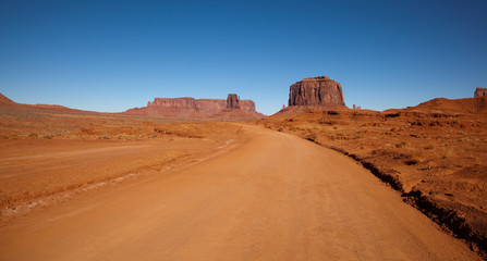Fototapeta na wymiar Dirt Road Through Monument Valley