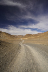 Fototapeta na wymiar polnej drodze w górach Atlas