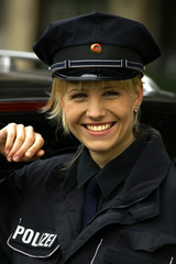 Lachende Polizistin