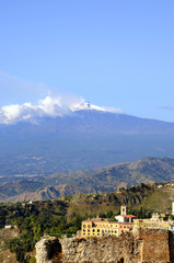 Fototapeta na wymiar Etna z Taorminy Sycylia Włochy