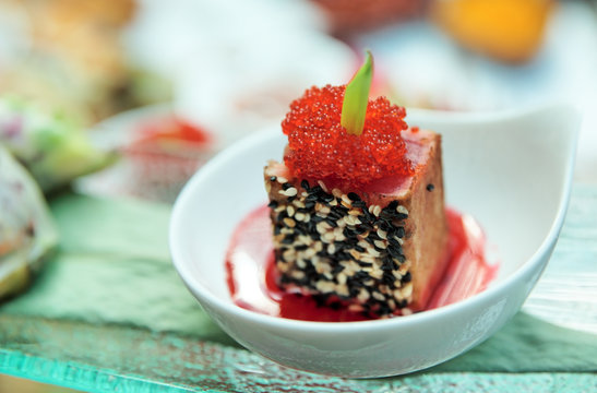 Tuna with sesame and tobico caviar