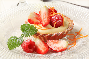 Custard tart with fruit
