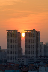 Fototapeta na wymiar sunset city scenery with building