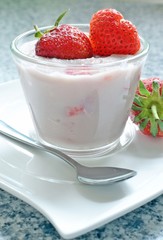 A dessert glass with fresh strawberry semolina pudding
