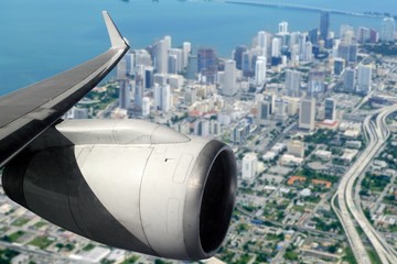 airplane wing aircraft turbine flying on Miami © lunamarina