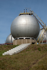 Gas and oil industry. Finished goods tanks.