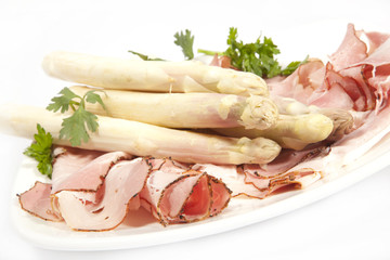 Spargel mit Schinken© Herby Meseritsch