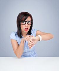 Frau mit uhr