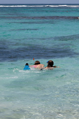 plong&eacute;e dans les eaux turquoises