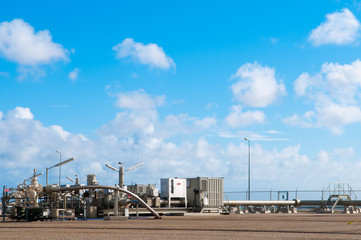 Obraz premium gas production well and blue sky