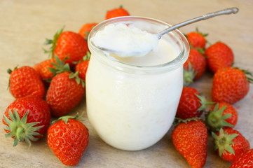 pot de riz au lait et fraise, dessert gourmand