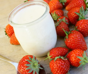 pot de riz au lait et fraise, dessert gourmand