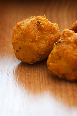 Gebratene Kichererbsenbällchen