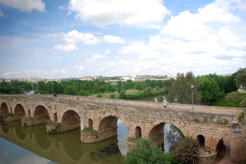 Fototapeta na wymiar Rzymski most i most LUSITANIA. MERIDA