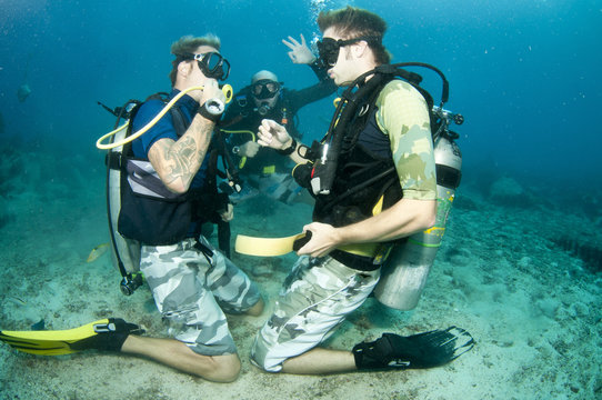 scuba divers practice skills underwater